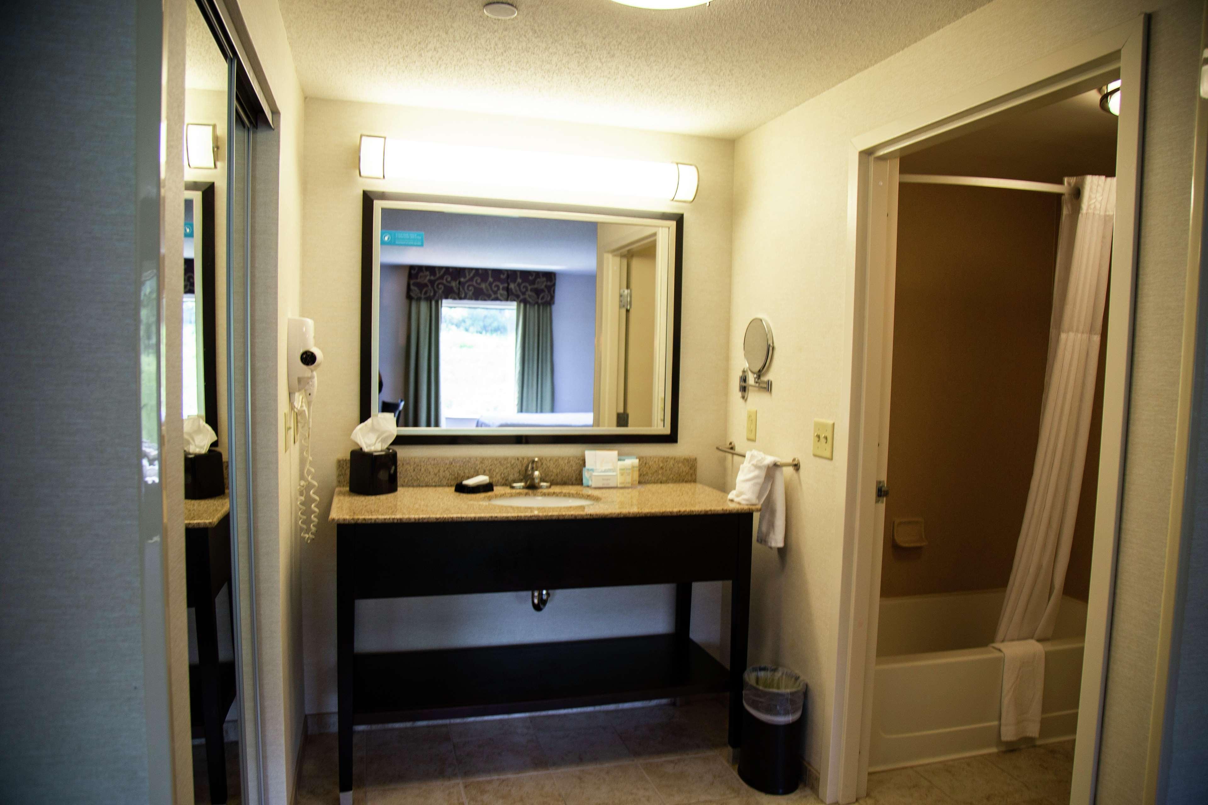 Hampton Inn & Suites Sharon West Middlesex Ngoại thất bức ảnh
