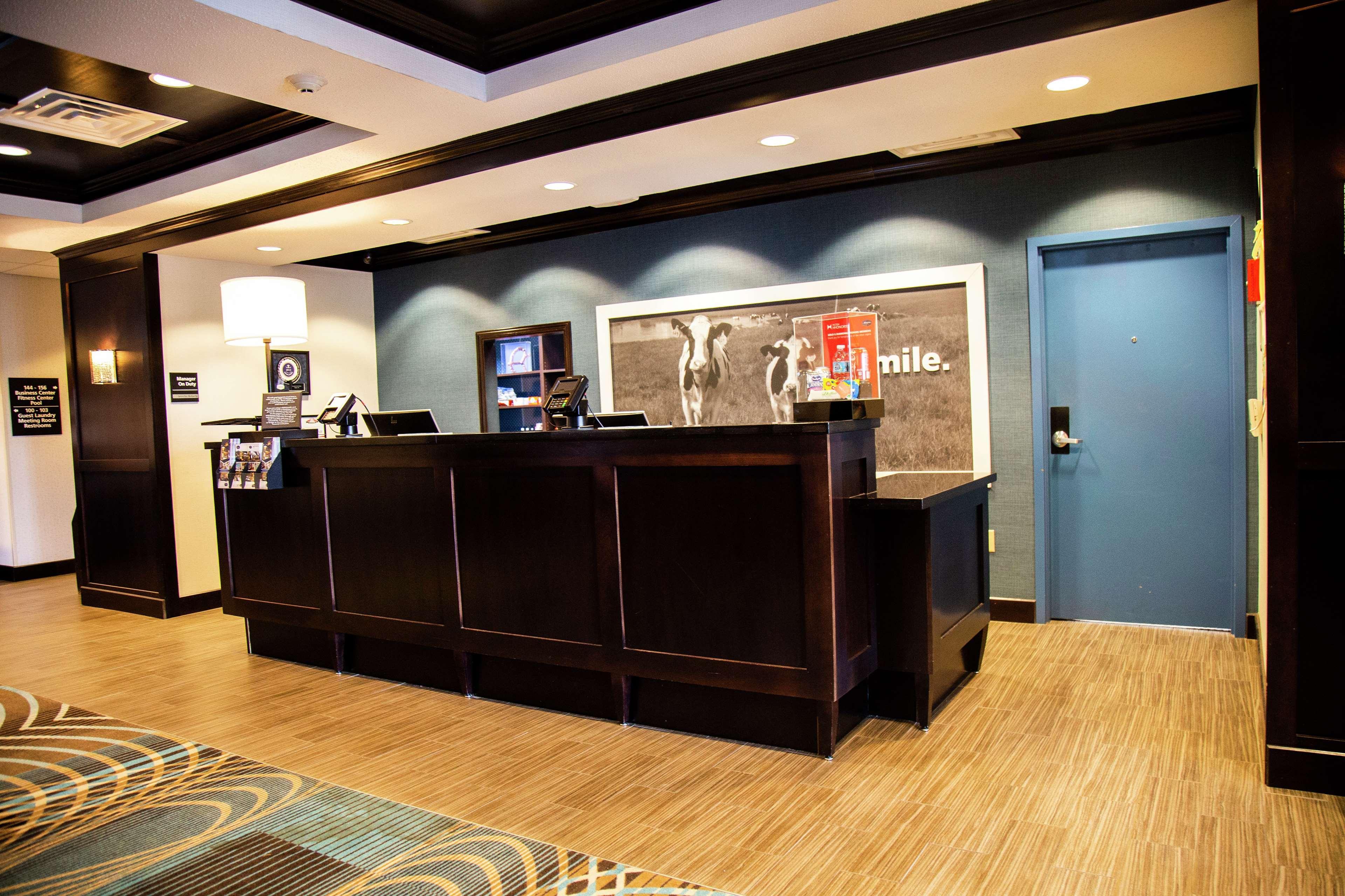 Hampton Inn & Suites Sharon West Middlesex Ngoại thất bức ảnh
