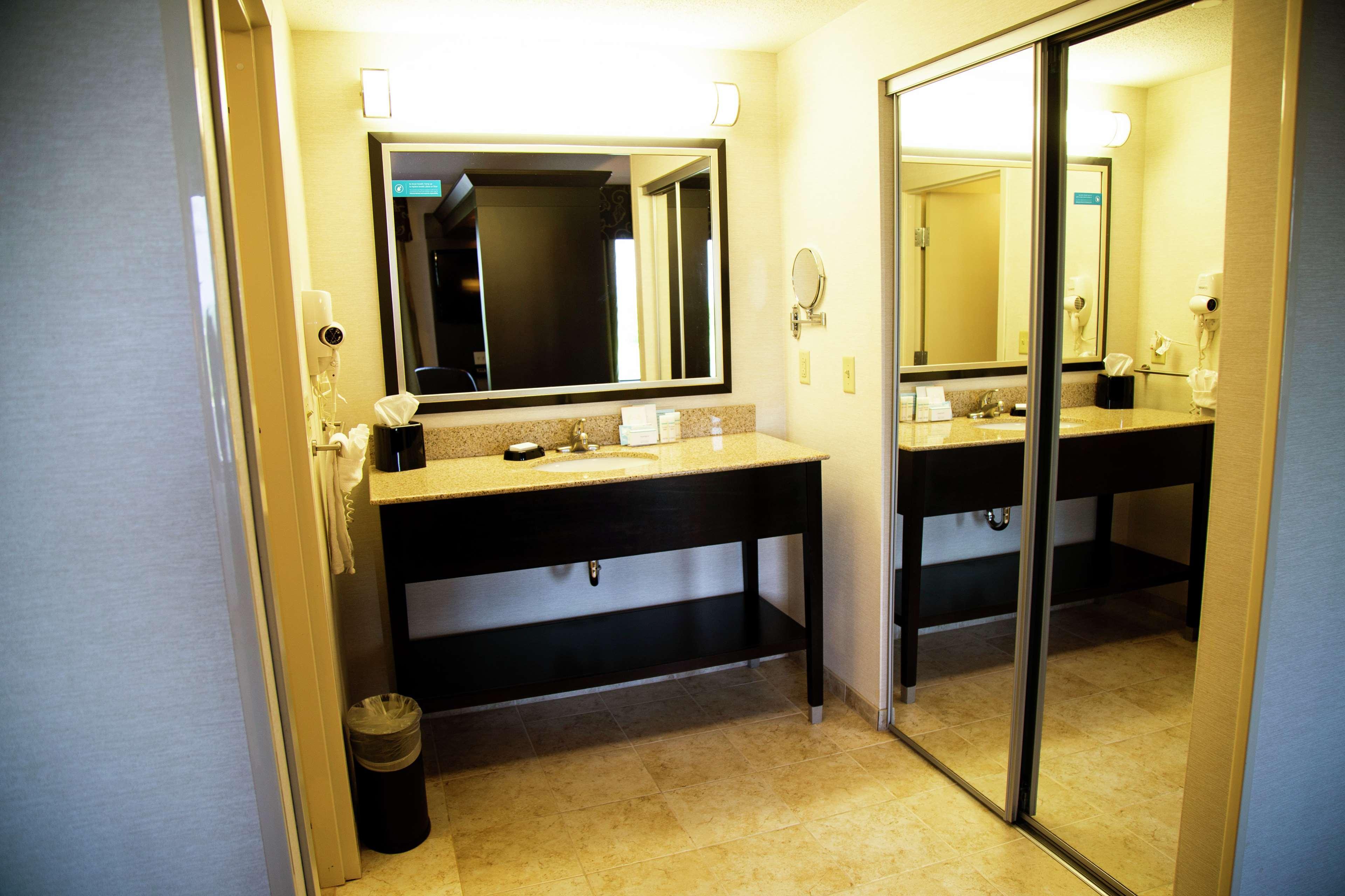 Hampton Inn & Suites Sharon West Middlesex Ngoại thất bức ảnh
